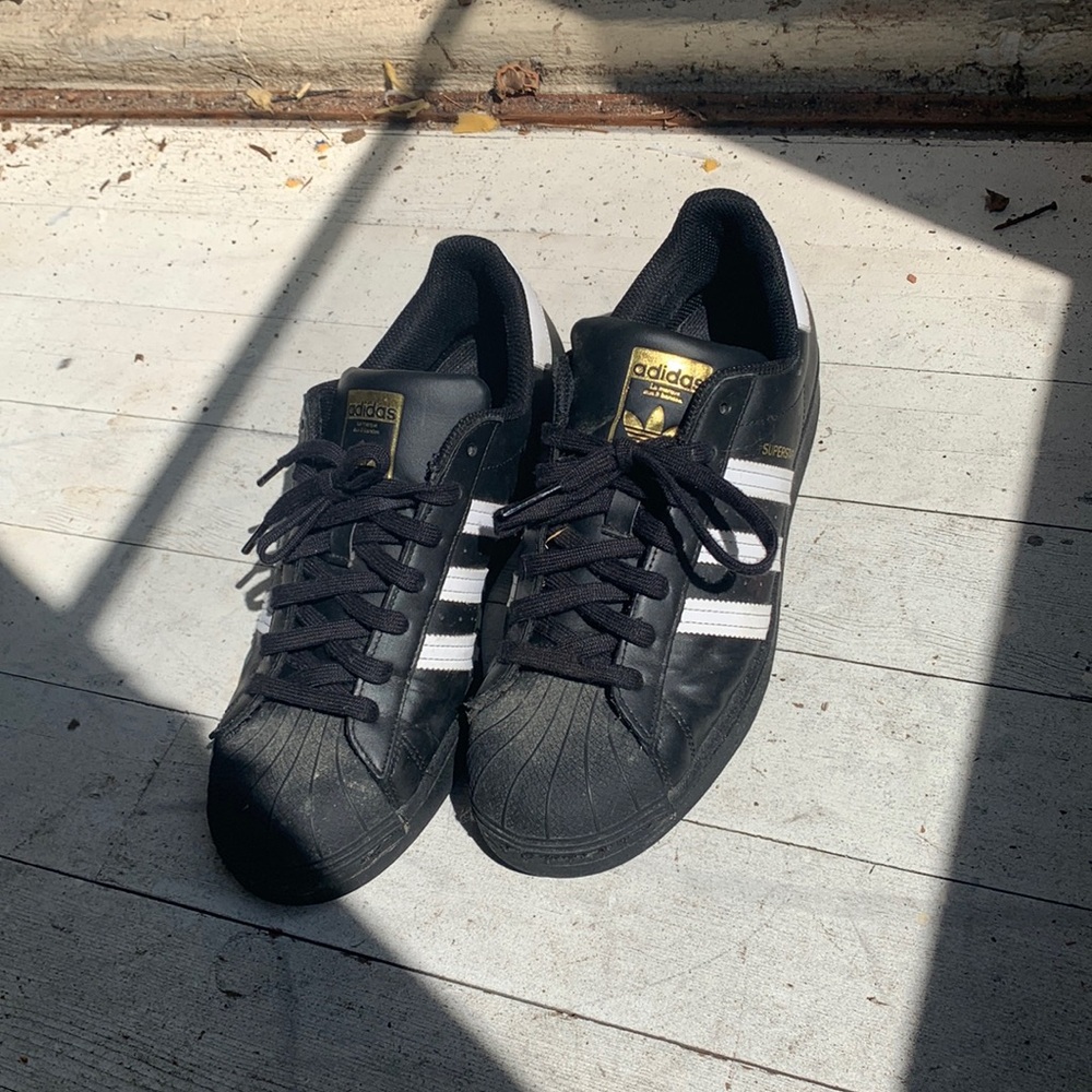 Nike superstars size 10.